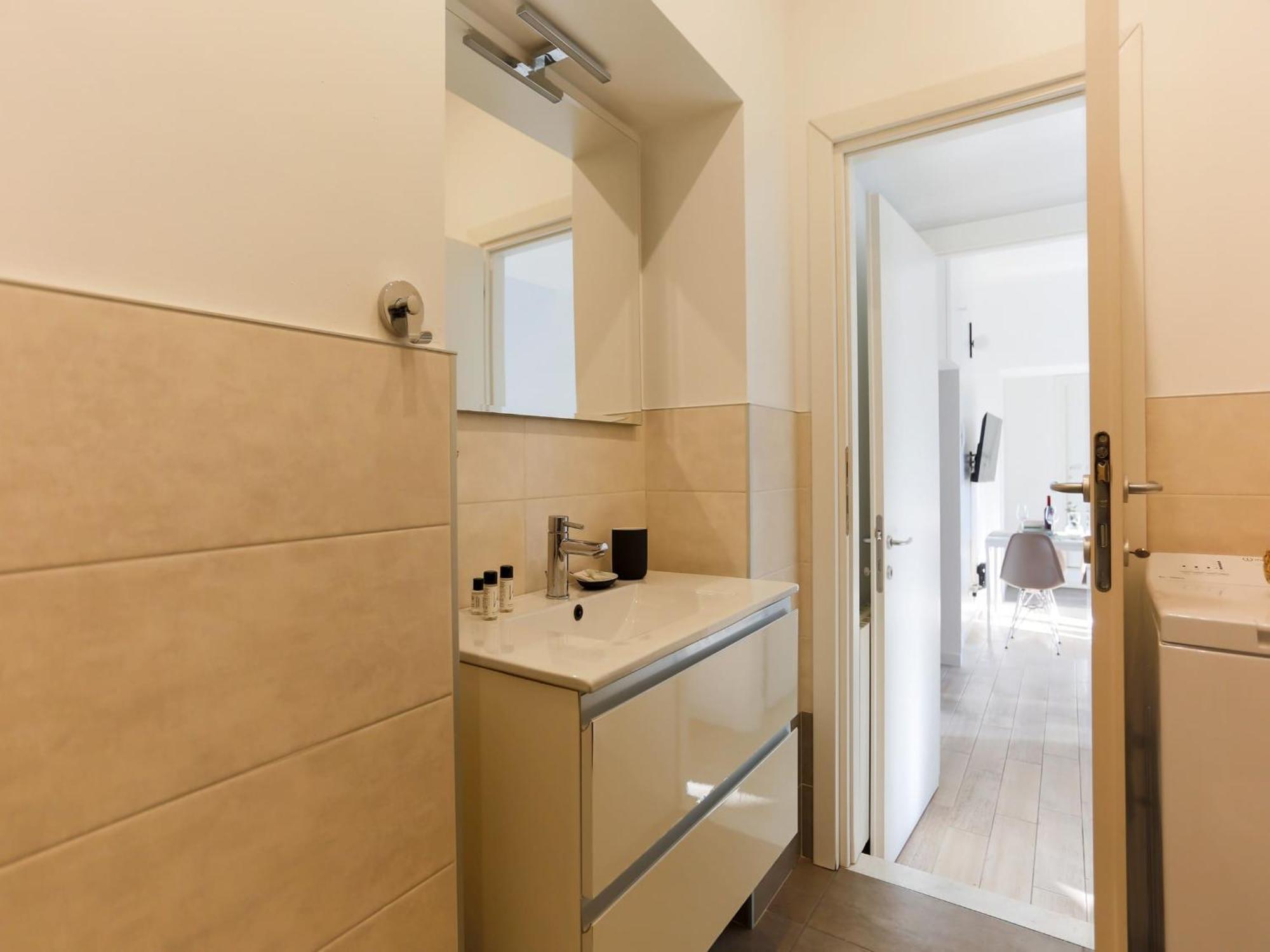The Best Rent - Spacious Two Bedrooms Apartment Near Porta Romana Milan Bagian luar foto
