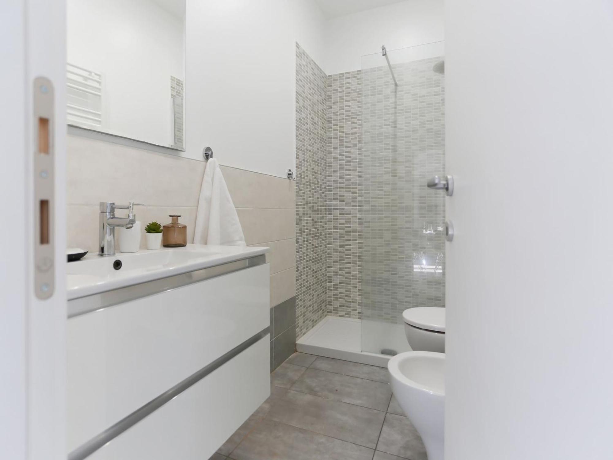 The Best Rent - Spacious Two Bedrooms Apartment Near Porta Romana Milan Bagian luar foto