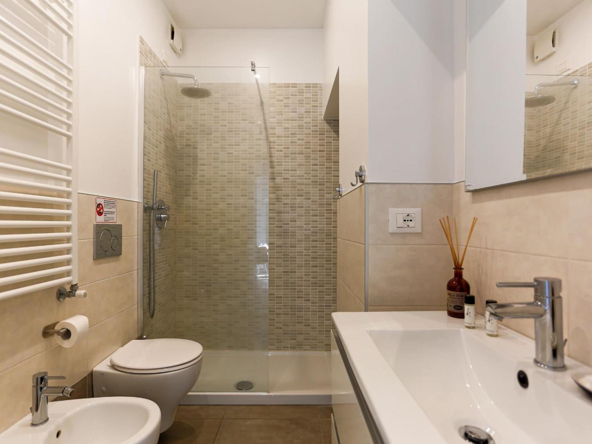 The Best Rent - Spacious Two Bedrooms Apartment Near Porta Romana Milan Bagian luar foto